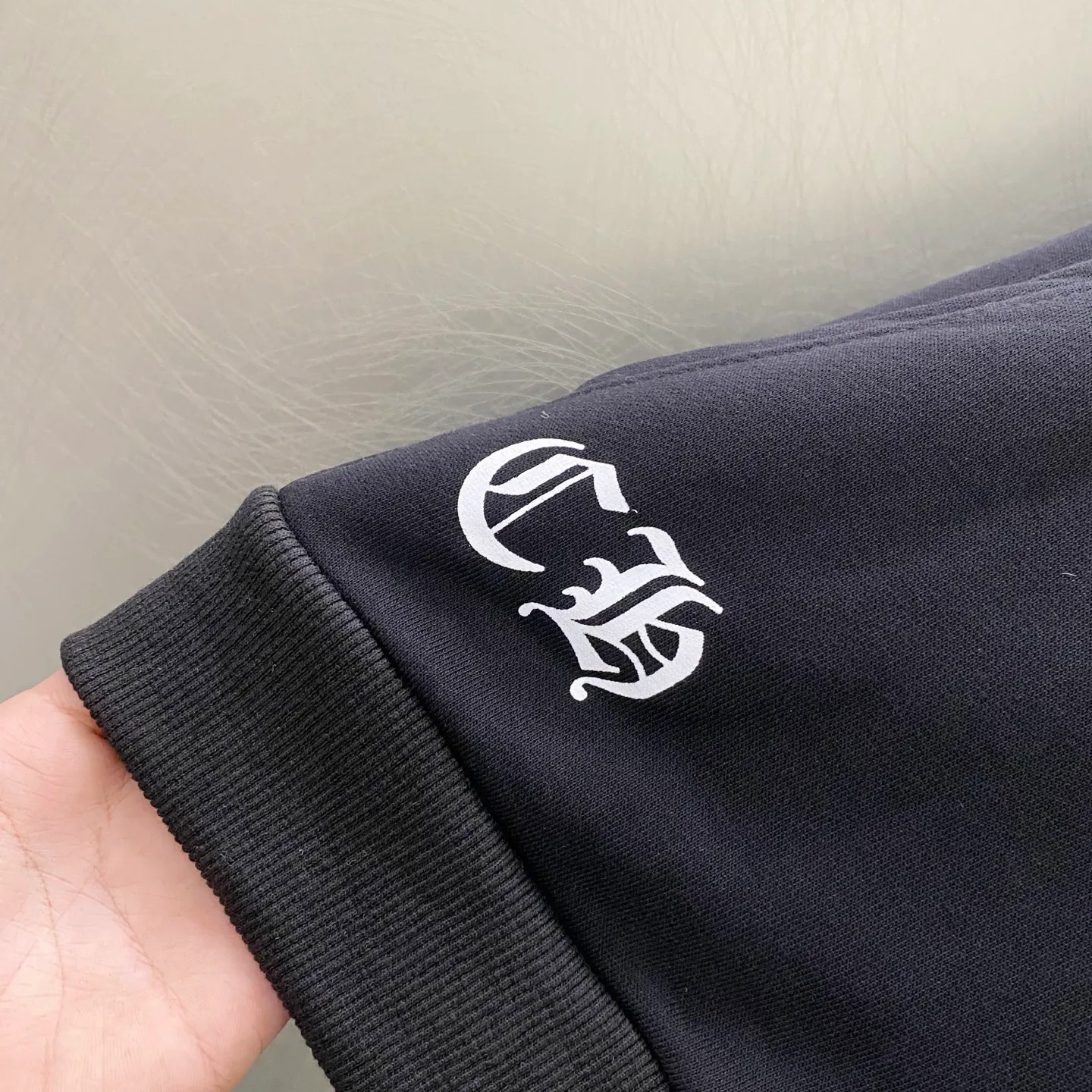 P290 Chrome Hearts 25ss horseshoe Sanskrit flag foam printed zipper hooded sweatshirt jacket. Fabric high-definition super heavyweight pure cotton fabric. Customized hardware. Thread. Accessories. Matching version. Same style for men and women. -Color: Black -Size: S M L XL